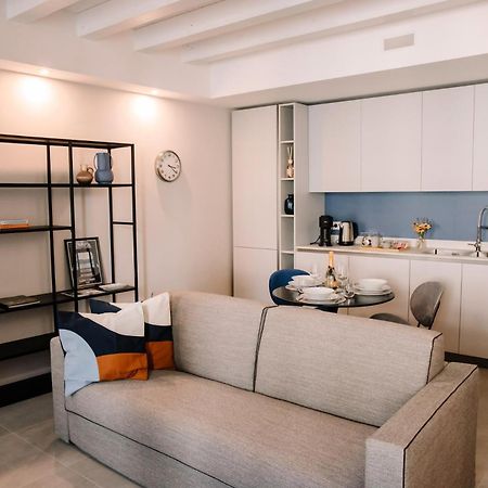Elegant Beige Apartment - 5 Minutes From The Lake โกโม ภายนอก รูปภาพ