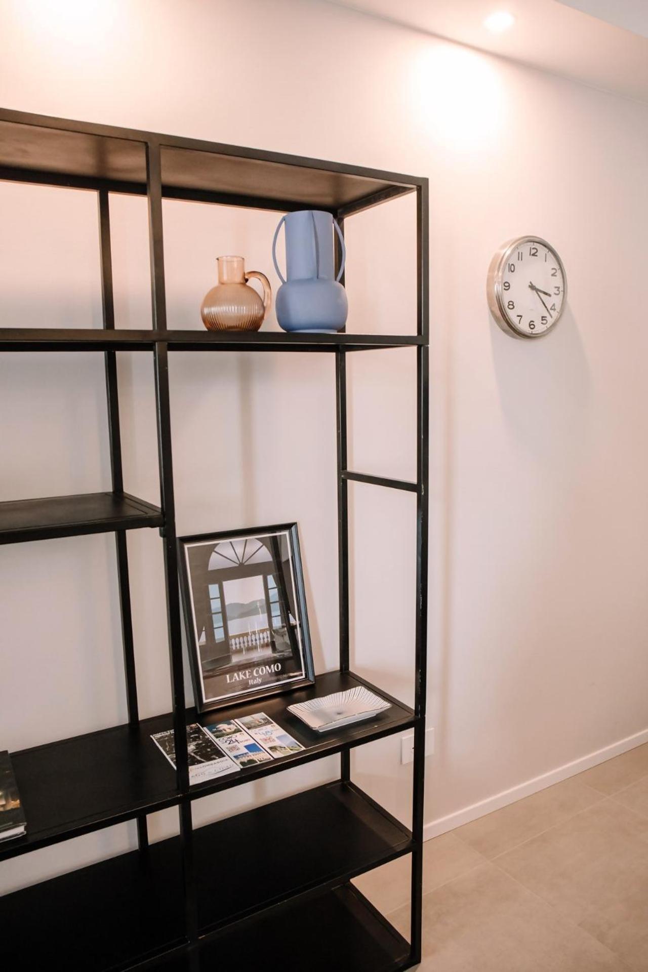 Elegant Beige Apartment - 5 Minutes From The Lake โกโม ภายนอก รูปภาพ