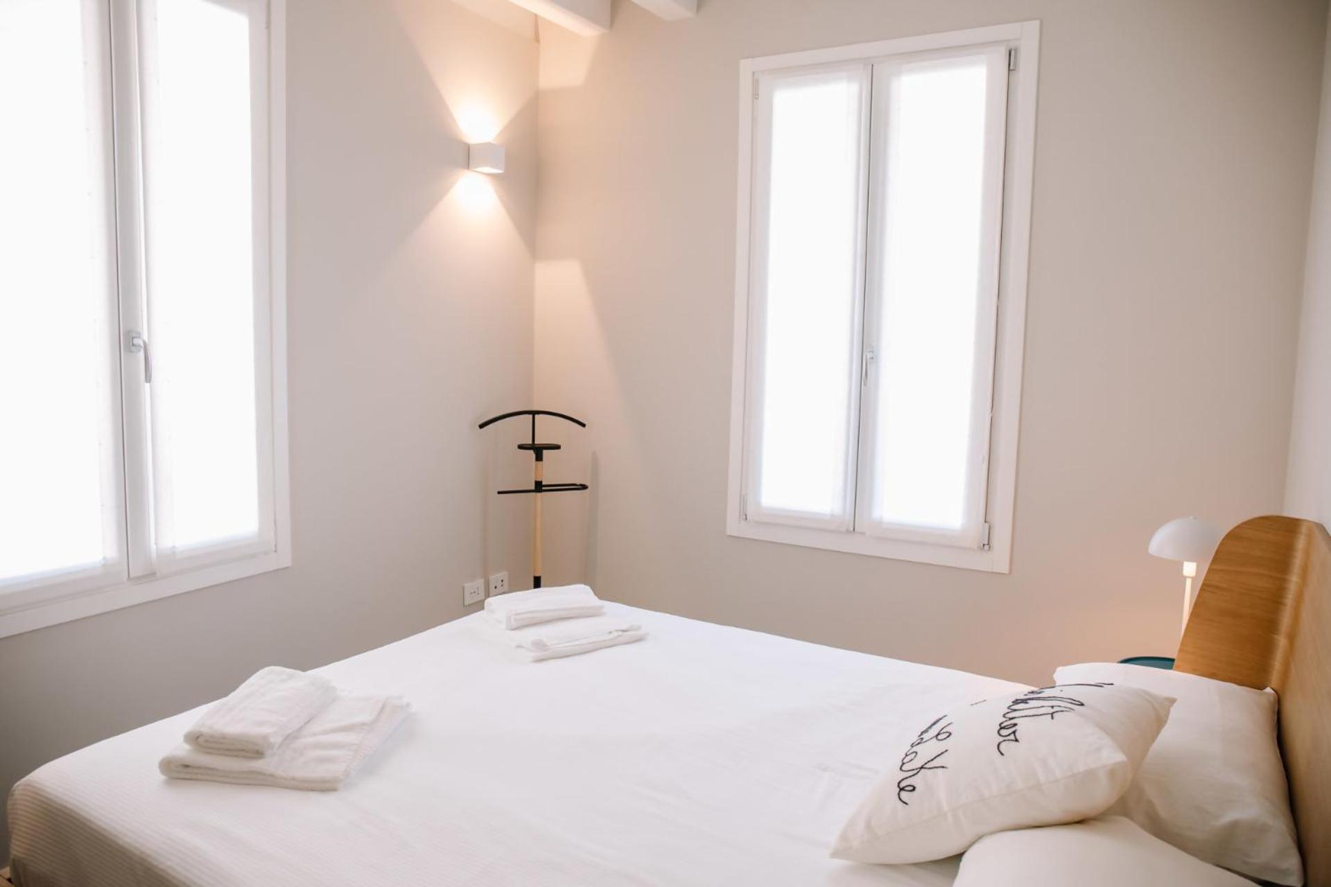 Elegant Beige Apartment - 5 Minutes From The Lake โกโม ภายนอก รูปภาพ