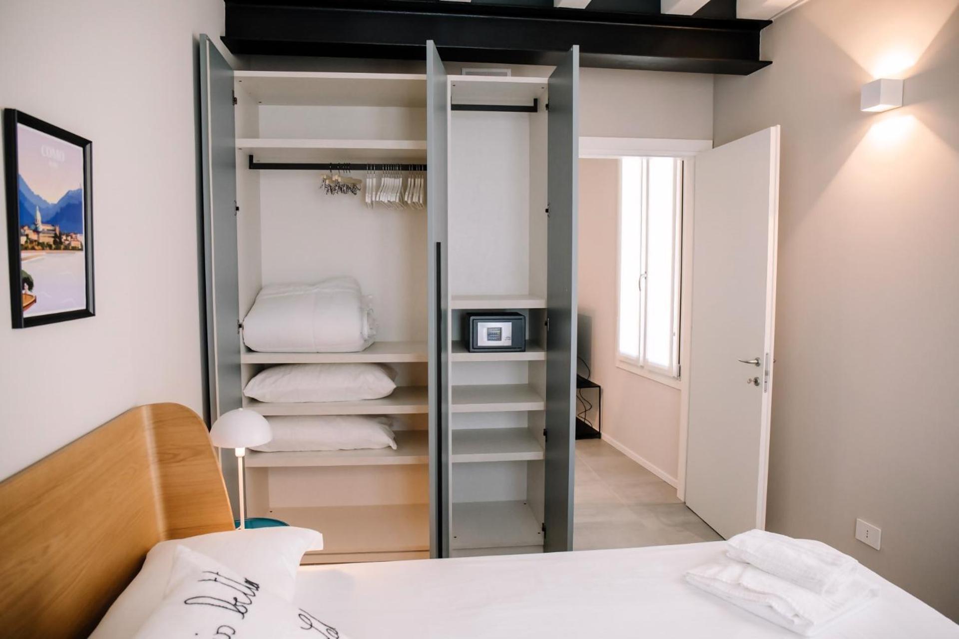 Elegant Beige Apartment - 5 Minutes From The Lake โกโม ภายนอก รูปภาพ