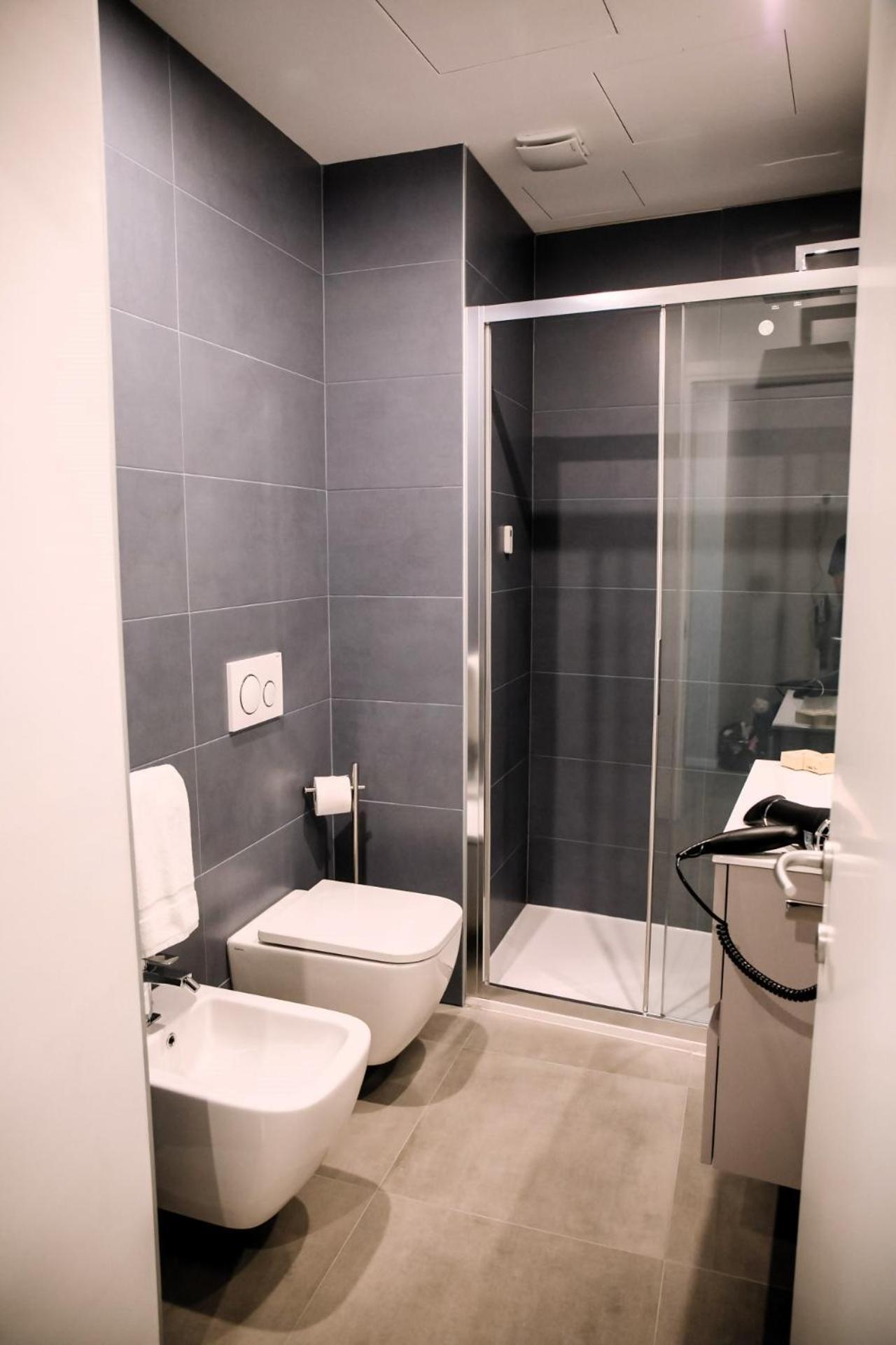 Elegant Beige Apartment - 5 Minutes From The Lake โกโม ภายนอก รูปภาพ
