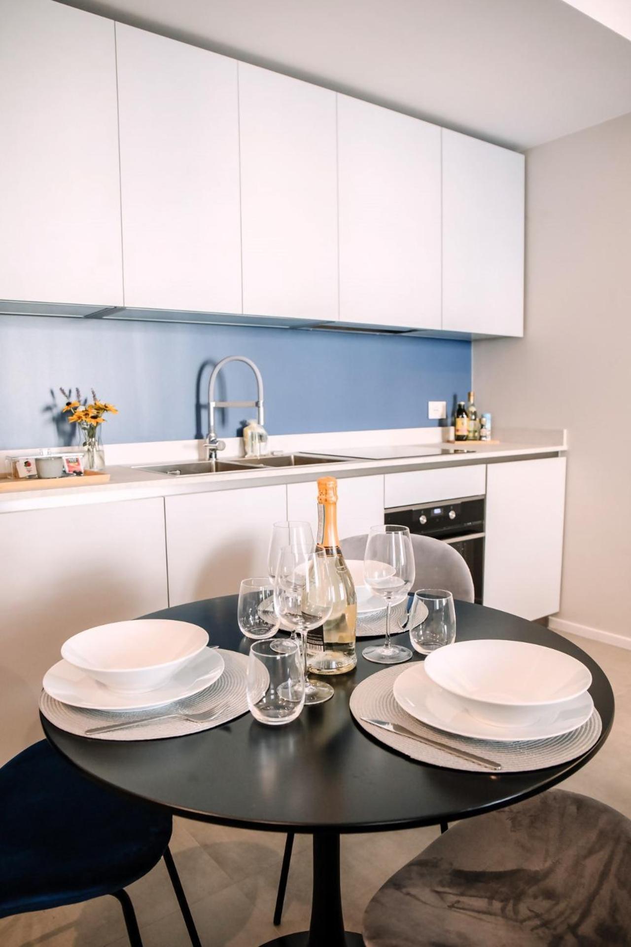Elegant Beige Apartment - 5 Minutes From The Lake โกโม ภายนอก รูปภาพ