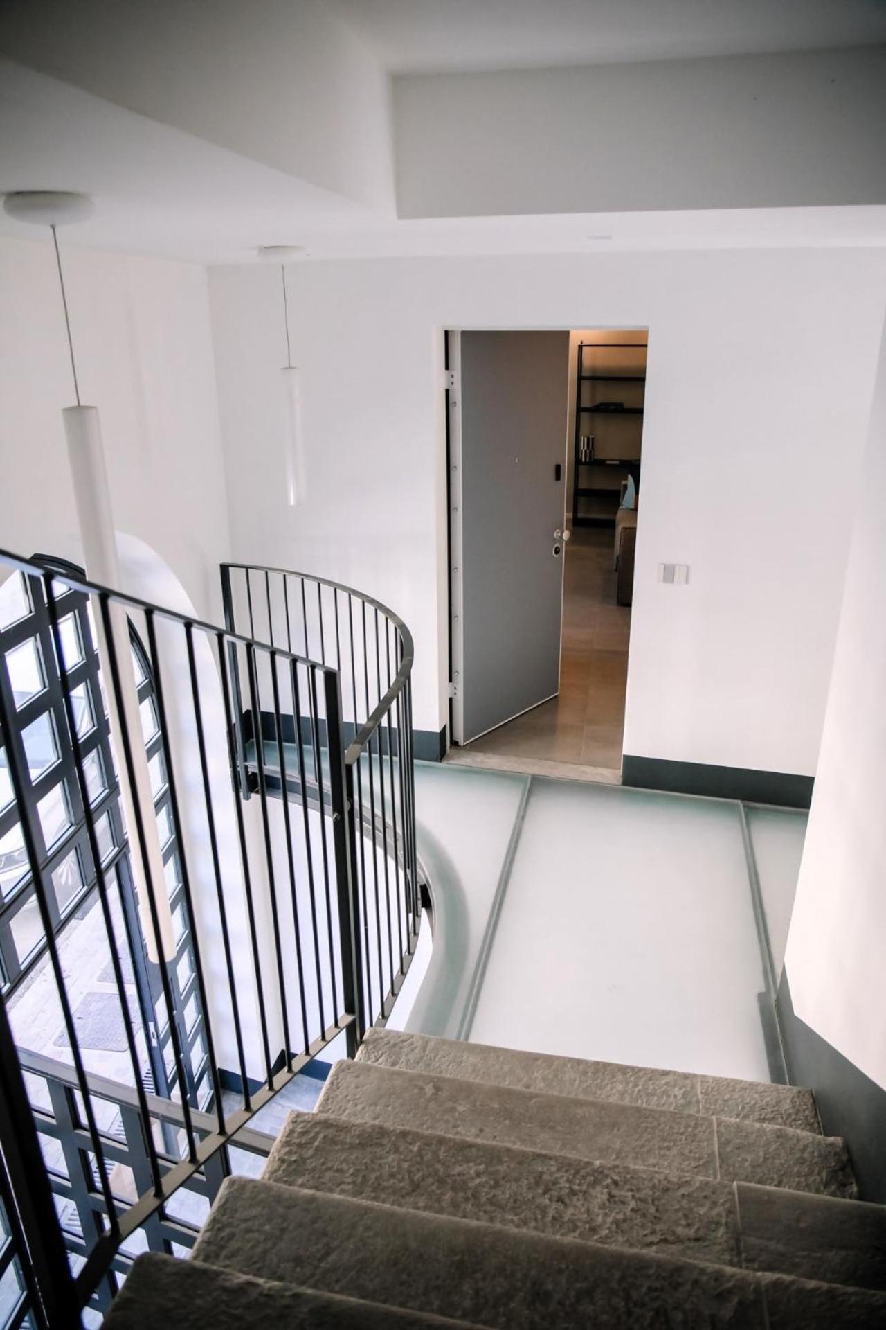 Elegant Beige Apartment - 5 Minutes From The Lake โกโม ภายนอก รูปภาพ